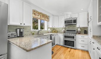 55 Tonela Ln, Barnstable, MA 02630
