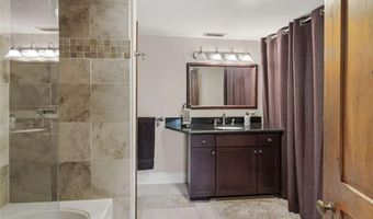 6 Howe Ave 8, Newport, RI 02840