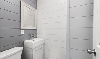 794 Robinhood Dr, Aurora, OH 44202