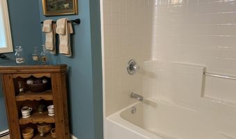 46 Club House Ln 9, Auburn, ME 04210