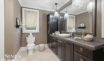 206 Edgewater Dr, Algonac, MI 48001