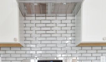 92 W 6TH St, Bayonne, NJ 07002