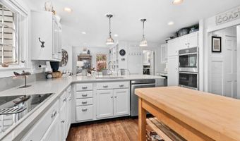 8 Seagate Rd, Darien, CT 06820