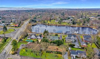 211 Plymouth Ct, Brightwaters, NY 11718