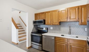 565 Clark Ave APT 17, Bristol, CT 06010