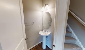 2794 Ashcombe Dr, Ann Arbor, MI 48105