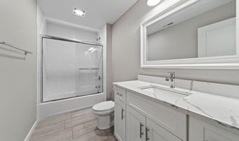 33 W End Ave B, Branford, CT 06405