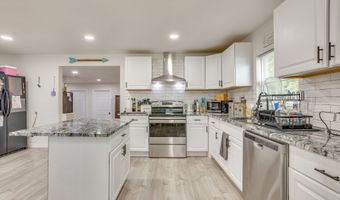 109 W Purdom Ave, Alvarado, TX 76009