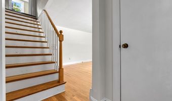10 Standley St, Beverly, MA 01915