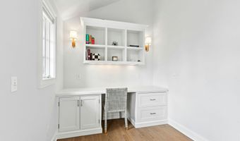 15 Queens Ln, Darien, CT 06820