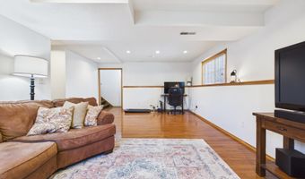 816 E Pine St, Brandon, SD 57005