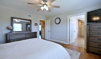 1350 W Barnwall Dr, Addison, IL 60101