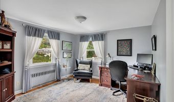 28 Loudon Pkwy, Albany, NY 12211