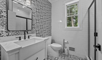 129 Magnolia Ln, Middletown, NJ 07748