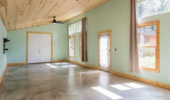 40 Governors View Rd, Asheville, NC 28805