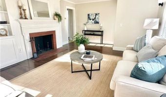 426 Metacom Ave 1, Bristol, RI 02809
