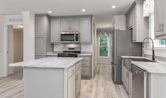 3 Alison Cir, Hampton, NH 03842