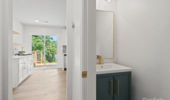 3813 Brookchase Ln, Charlotte, NC 28205