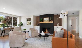 81 Redwood Dr, Cranston, RI 02920
