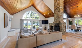 129 Loon Call Dr, Belgrade, ME 04917