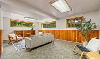 21624 Sean St, Chugiak, AK 99567