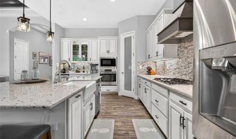 6104 SHADOWLAKE Dr, Apollo Beach, FL 33572