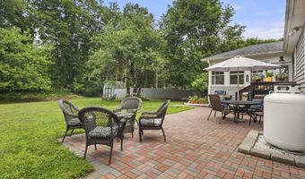 17 Valley Stream Dr, Danbury, CT 06811