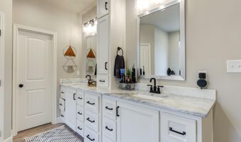 135 Calvin Dr, Wolfforth, TX 79382