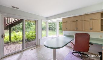 550 Greentree Ln NE, Ada, MI 49301