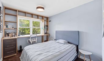 5902 WILSON Ln, Bethesda, MD 20817