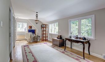 5204 WESTWOOD Dr, Bethesda, MD 20816