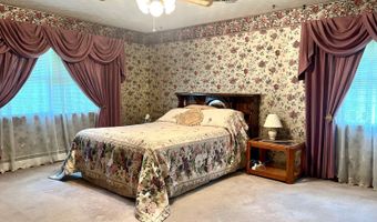 1203 Oak Ave, Aurora, MO 65605