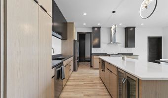 2257 E SHORE Dr, Green Bay, WI 54302