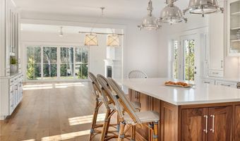 1 Knowlton Ct, Bristol, RI 02809