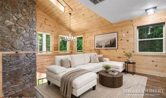 549 Clubhouse Dr, Banner Elk, NC 28604