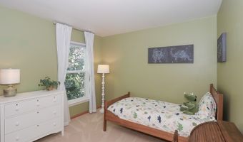 8 Hithergreen Ct, Algonquin, IL 60102