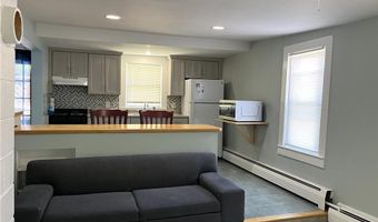 77 Narragansett Ave 2Nd Fl, Narragansett, RI 02882