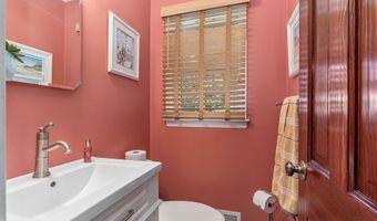 44 Devonshire Ct, Middletown, NJ 07748