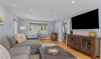 75 Walnut Dr, East Greenwich, RI 02818