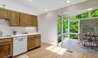 7413 REBECCA Dr, Alexandria, VA 22307