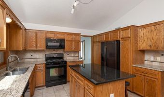 15825 Garden View Dr, Apple Valley, MN 55124
