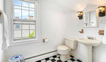 47 Second St, Newport, RI 02840