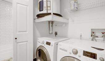 3307 WYNDHAM Cir 2157, Alexandria, VA 22302
