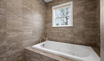 43 Darling Parke Dr, Bangor, ME 04401