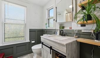 338 N Main St, Amherst, WI 54406