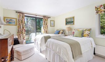140 Connection St, Newport, RI 02840