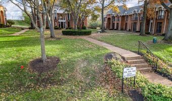 916 Claytonbrook Dr 1, Ballwin, MO 63011