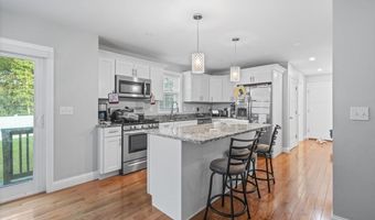 226 Meadow View Ln, Tiverton, RI 02878