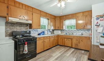 313 S Rinker Ave, Aurora, MO 65605