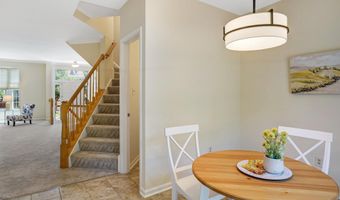 7044 FIELDHURST Ct, Alexandria, VA 22315